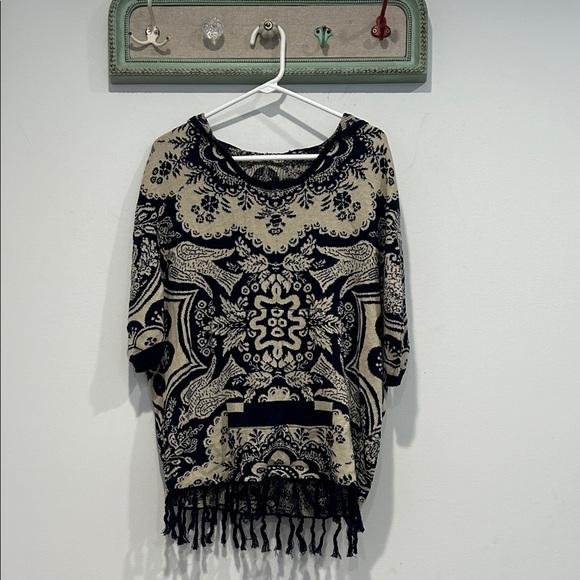 Chaser sample fringe hoodie poncho English tea time sweater navy cream new - Picture 1 of 6